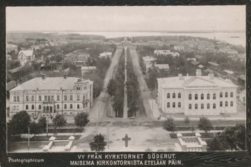 Vanha postikortti Vaasan kaupunkimaisemasta, digitoituna