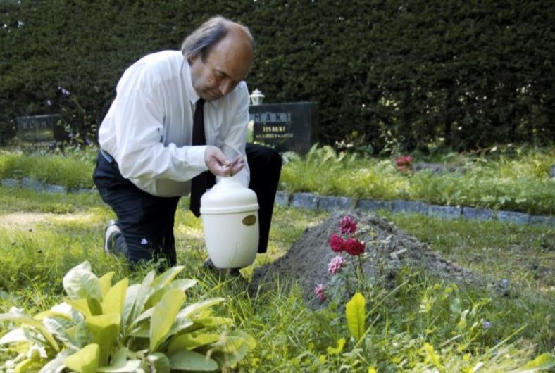 Kullervonmaan hautausmaan portti ja aitaus Vanhassa Vaasassa