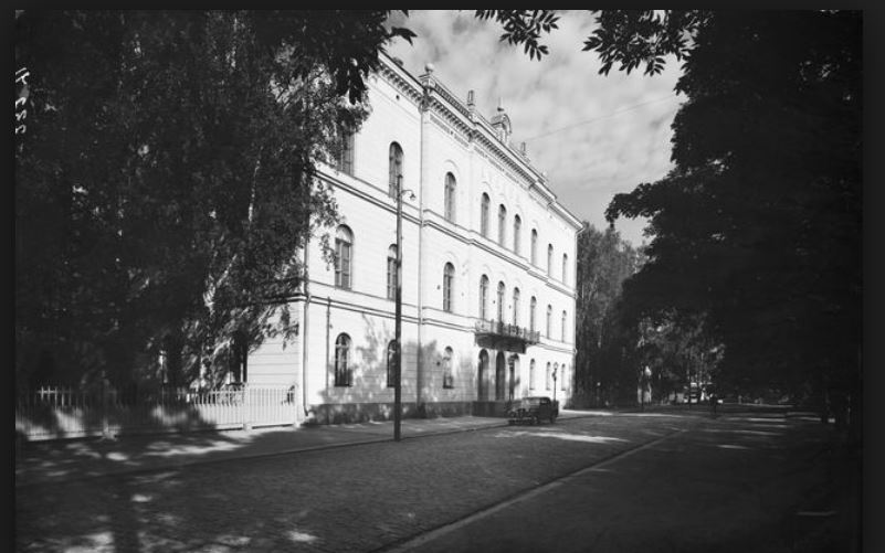 Vaasan entinen raatihuone, nykyinen Ruotsalainen lyseo, Setterbergin suunnittelema