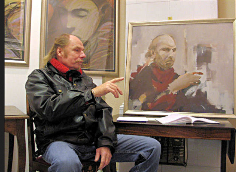 Arto Dahlbo, vaasalainen taiteilija, katsoo suoraan kameraan