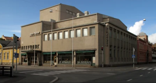 Friedrich Ernst, Vaasan hotellin omistaja, poseeraa muotokuvassa