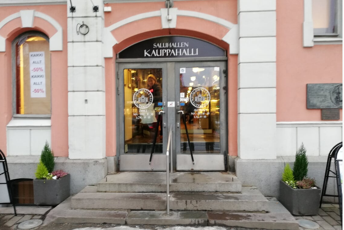 Vaasan goottilaistyylinen kauppahalli ulkoa, kauniit yksityiskohdat