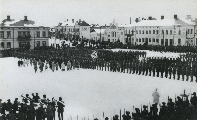 Jääkärien paluujuhla Vaasassa 1918, paraati kadulla