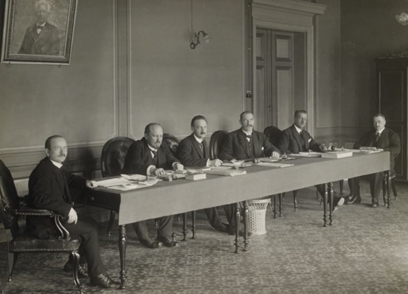 Vaasan senaatin jäsenet Renvall, Pehkonen ja Frey