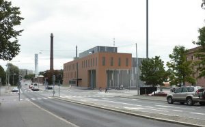 Merinovan toimistorakennus, taustalla sininen taivas