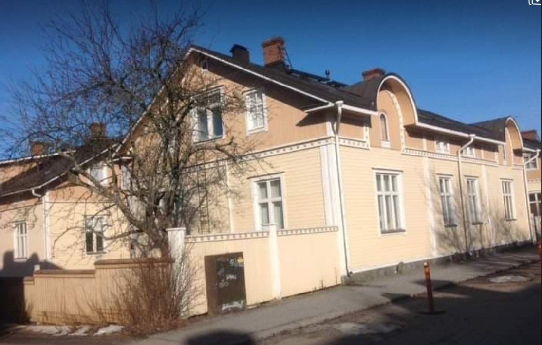 Vöyrinkaupungin Pitkänlahdenkatu 4-6:n asuintalo